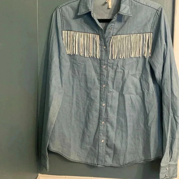 Roper women’s denim blue western style button up shirt size medium - like new - Picture 1 of 7